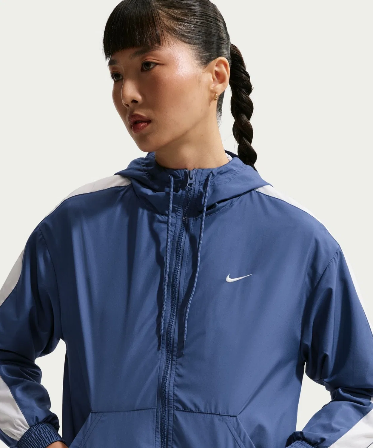 Женская куртка с капюшоном из полиэстера NIKE NSW Essential UV Woven Hooded Jacket, Blue Grey