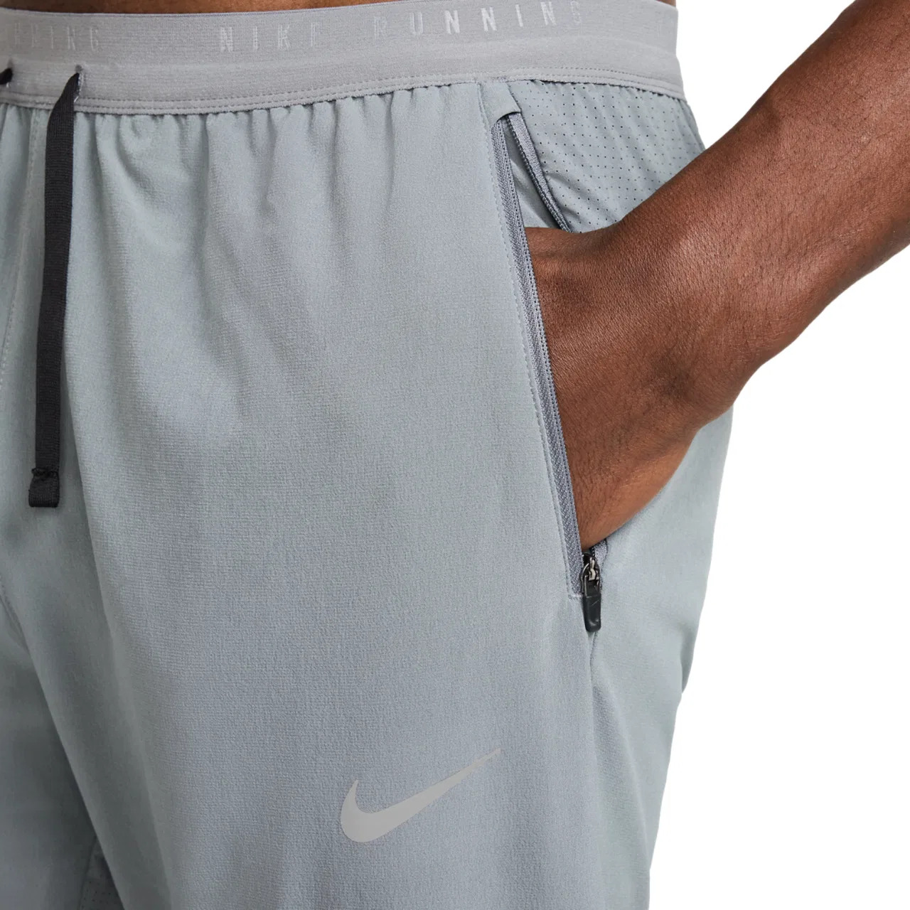 Мужские спортивные брюки с влагоотводящей тканью Dri-FIT Stride Woven Pant Nike, Smoke Grey/Reflective Silver — фото 3