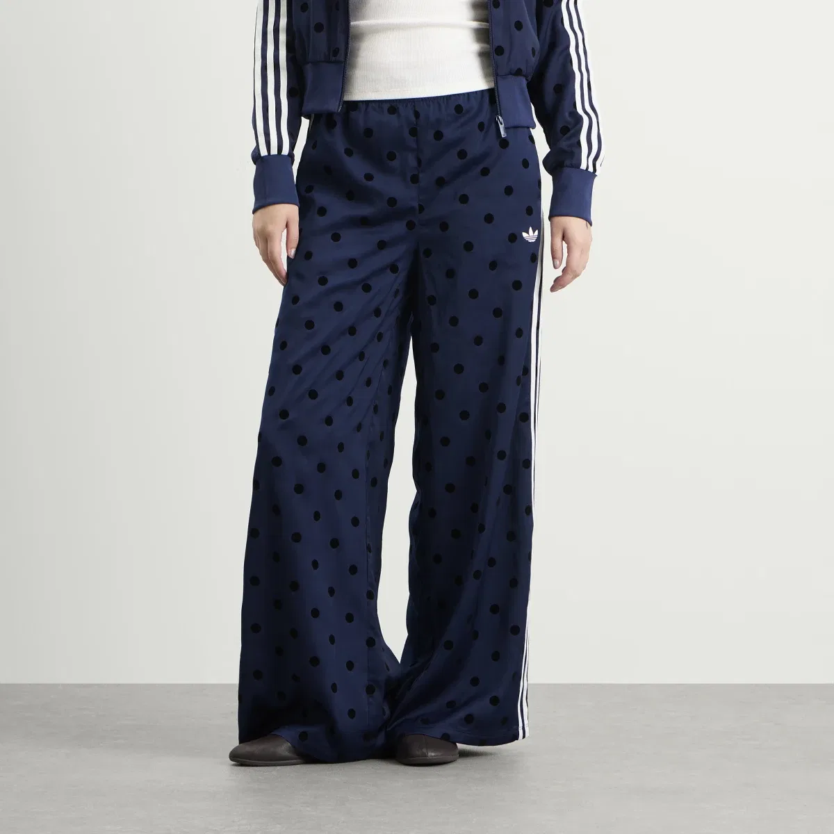 Брюки широкие из атласа с принтом в горошек Firebird Adidas, Night Indigo — фото 2