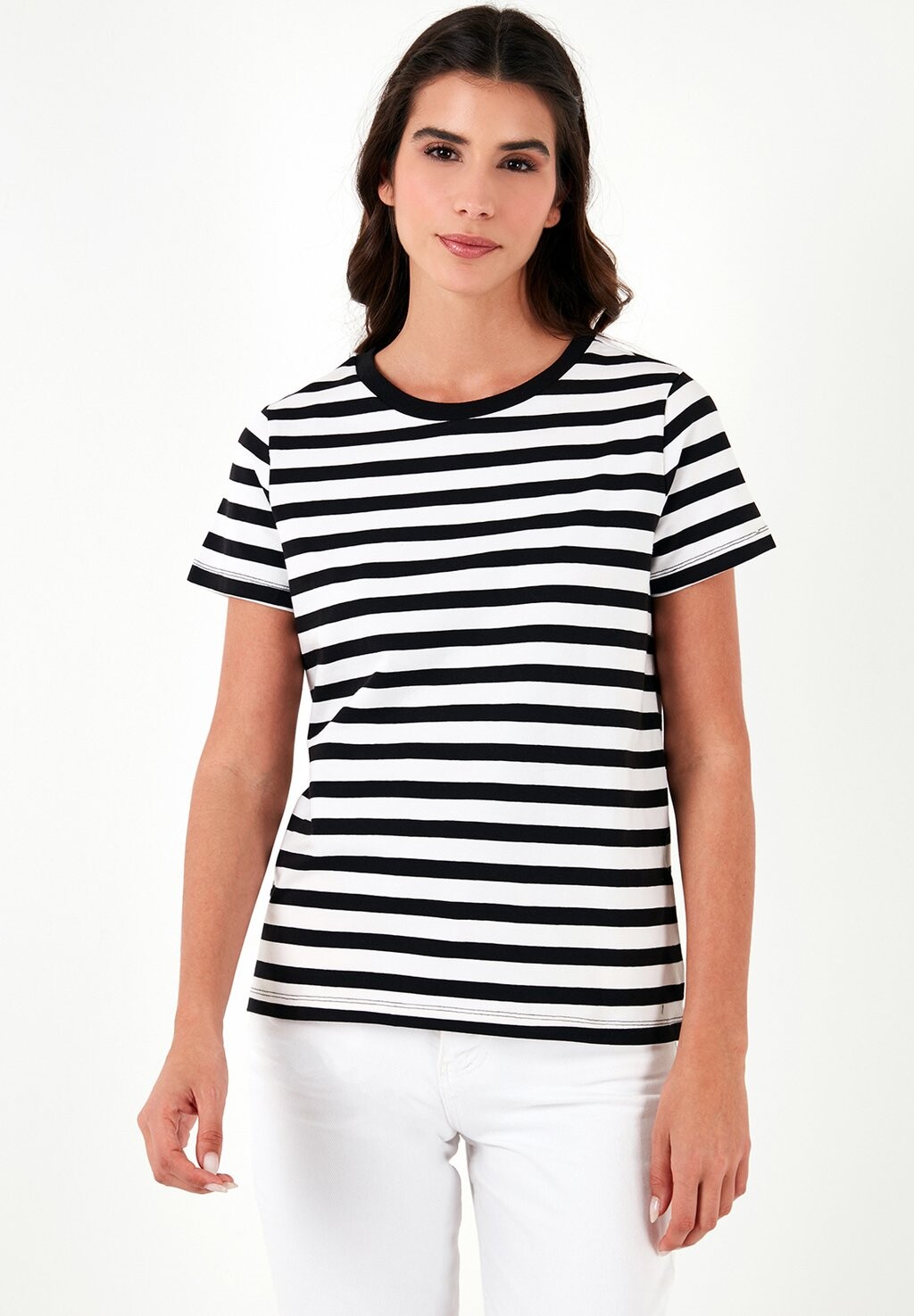 

Принт на футболке Regular Fit LELA, черный белый