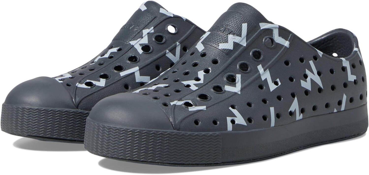 

Кроссовки Native Shoes Kids Jefferson Sugarlite Print, цвет Gravity Grey/Gravity Grey/Shell White Wiggle