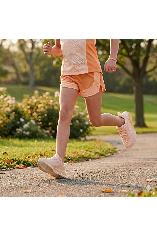 Детские кроссовки для девочек беговые Vomero 18 GS Nike, Beige