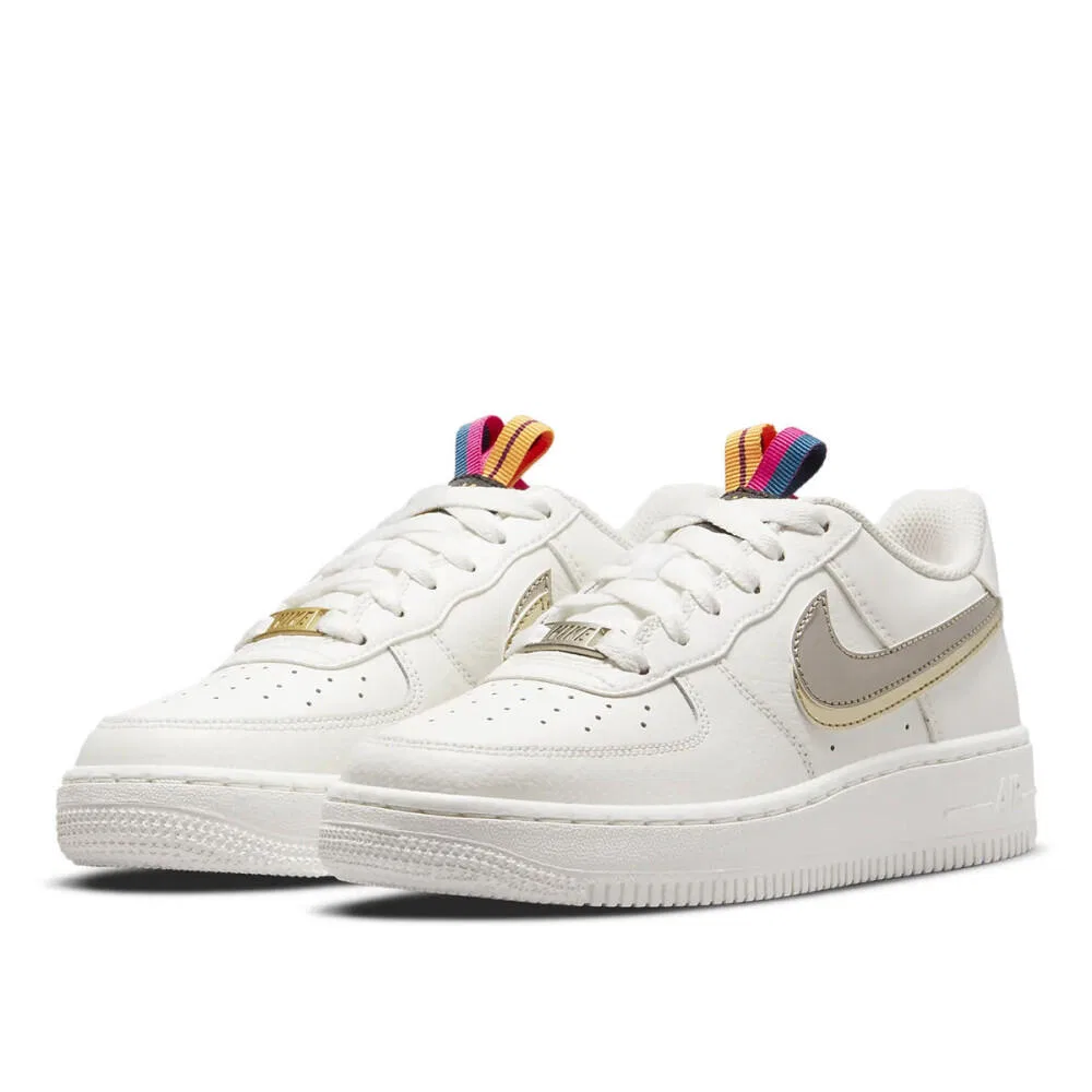 Детские кроссовки с принтом Nike Air Force 1 LV8 Double Swoosh Silver Gold, Цвет Weiss — фото 2