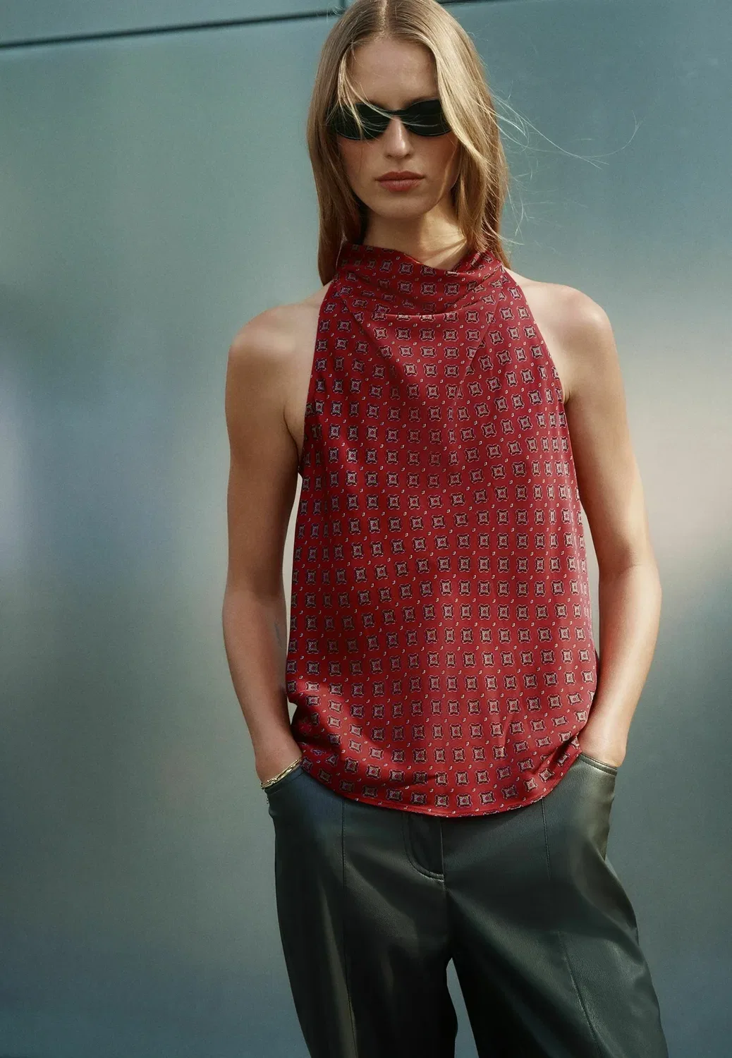 Атласный топ с завязками на шее - блузка Next, Red Geometric Foulard Print