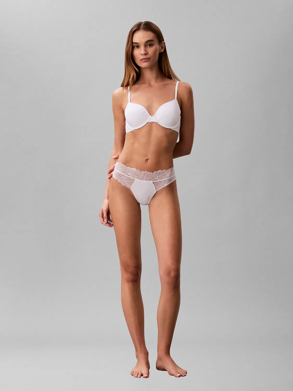 Трусики-стринги Calvin Klein белого цвета — фото 3