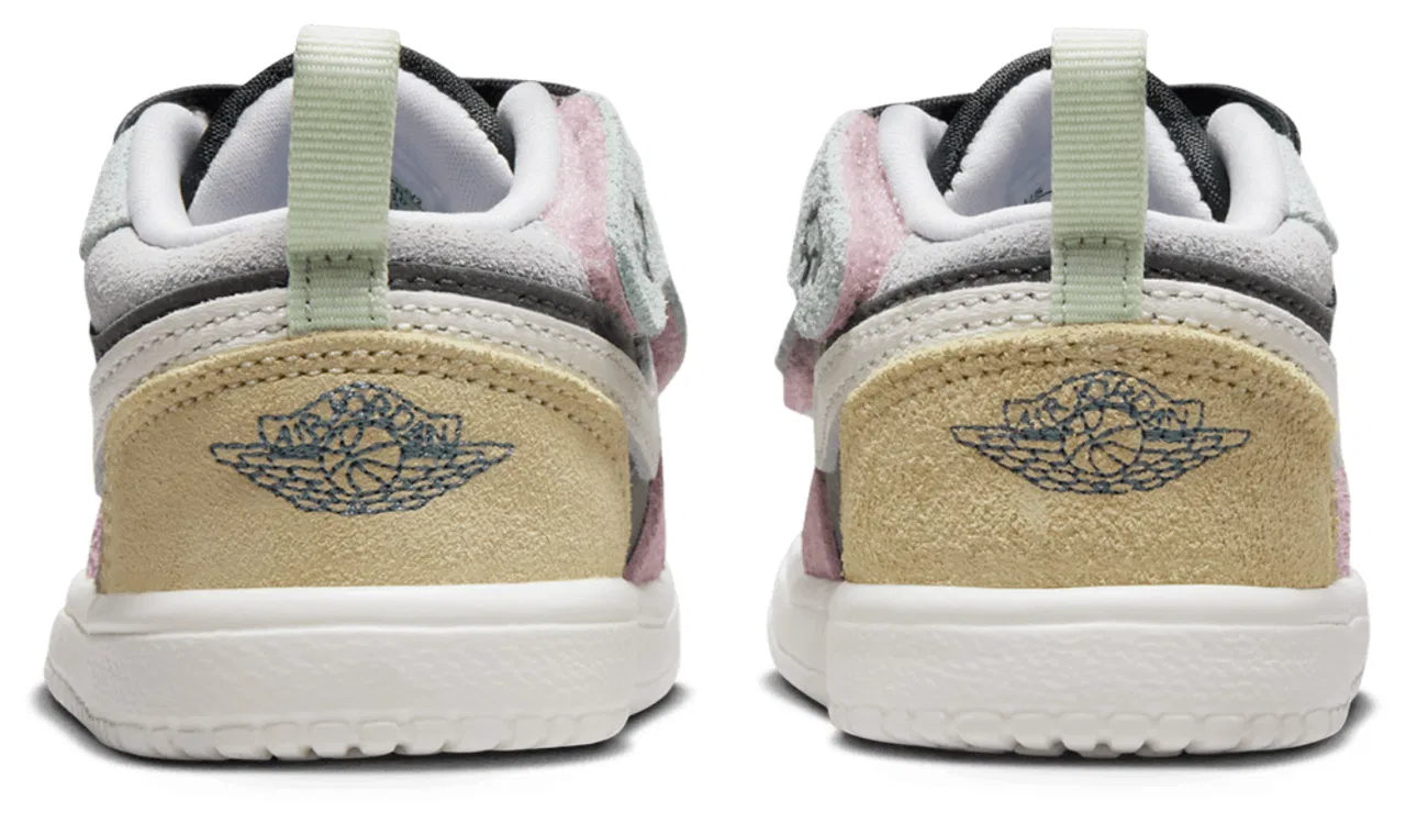 Кроссовки для девочек AJ 1 Low Alt SE Jordan, цвет Half Blue/Vapor Green/Sail — фото 3