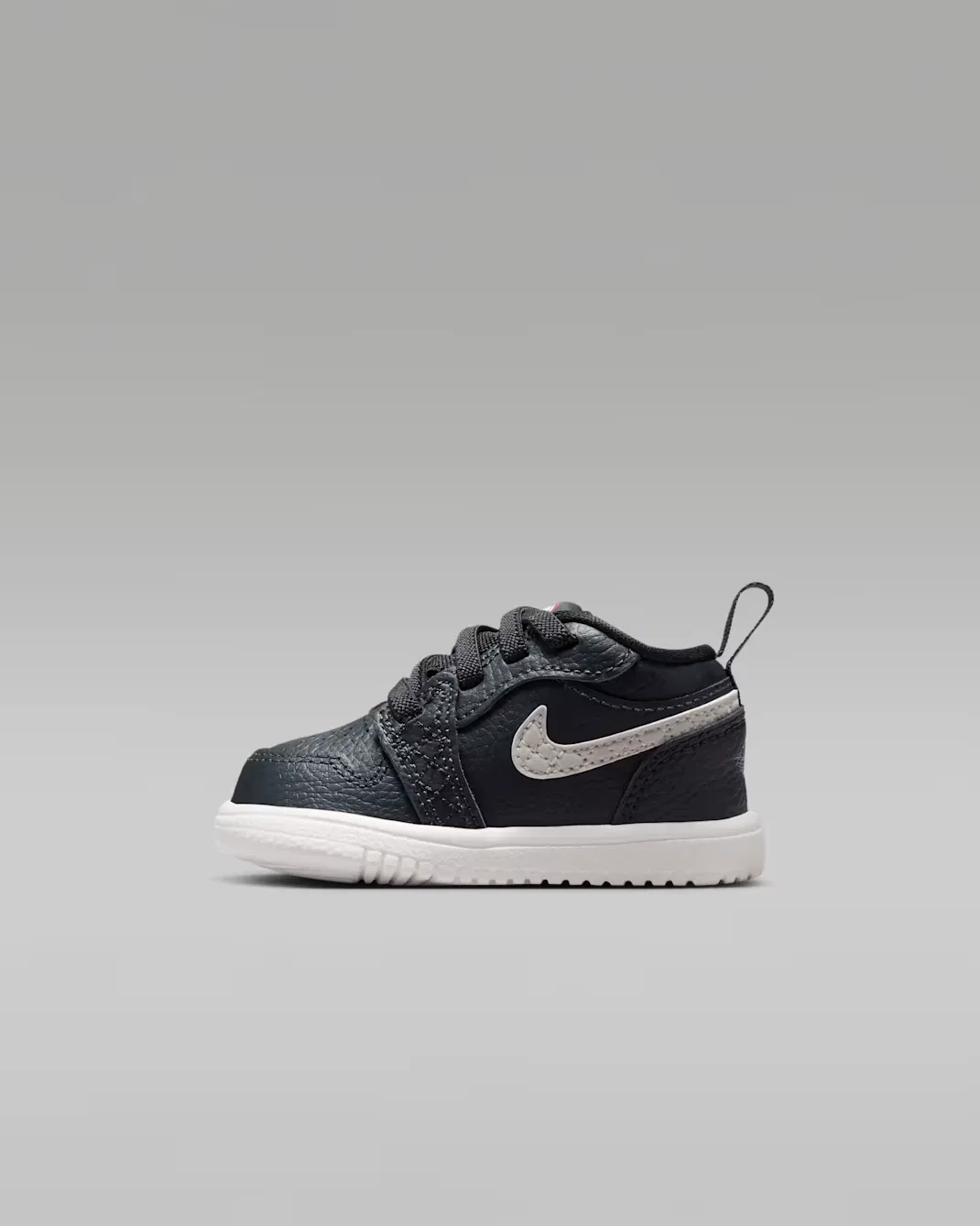 Детская/подростковая обувь Jordan 1 Low Alt SE, Off Noir/University Red/Game Royal/Sail