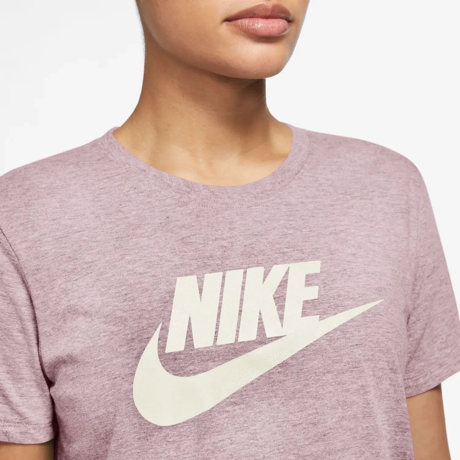 Женская футболка с логотипом Nike Club Essentials, Purple — фото 3