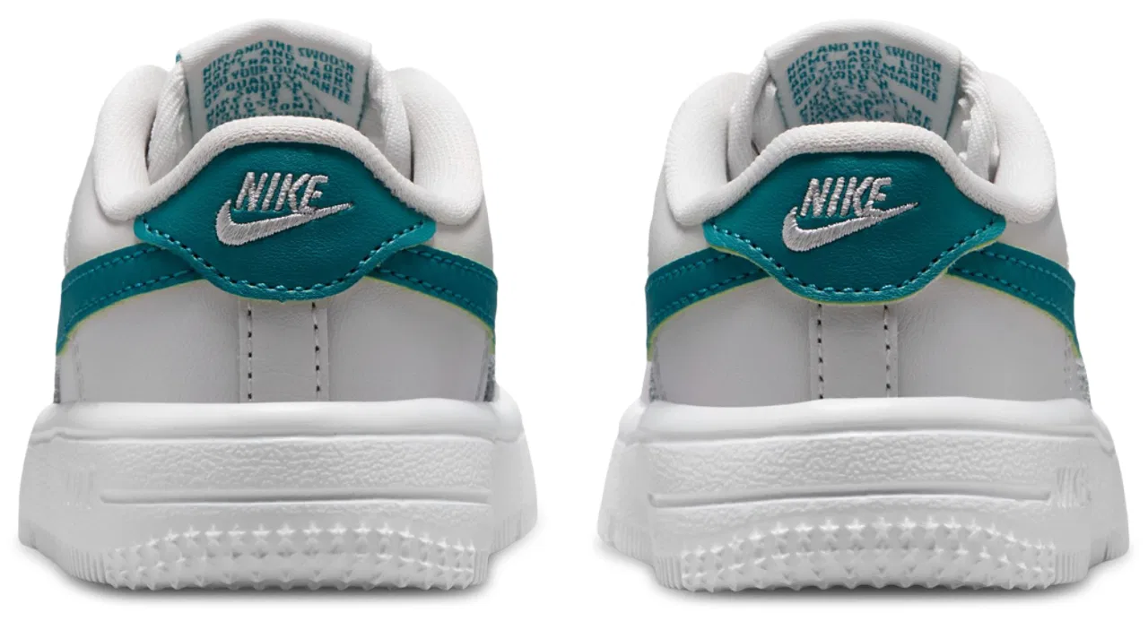 Кроссовки для мальчиков Air Force 1 Low Nike, цвет White/Multi — фото 3