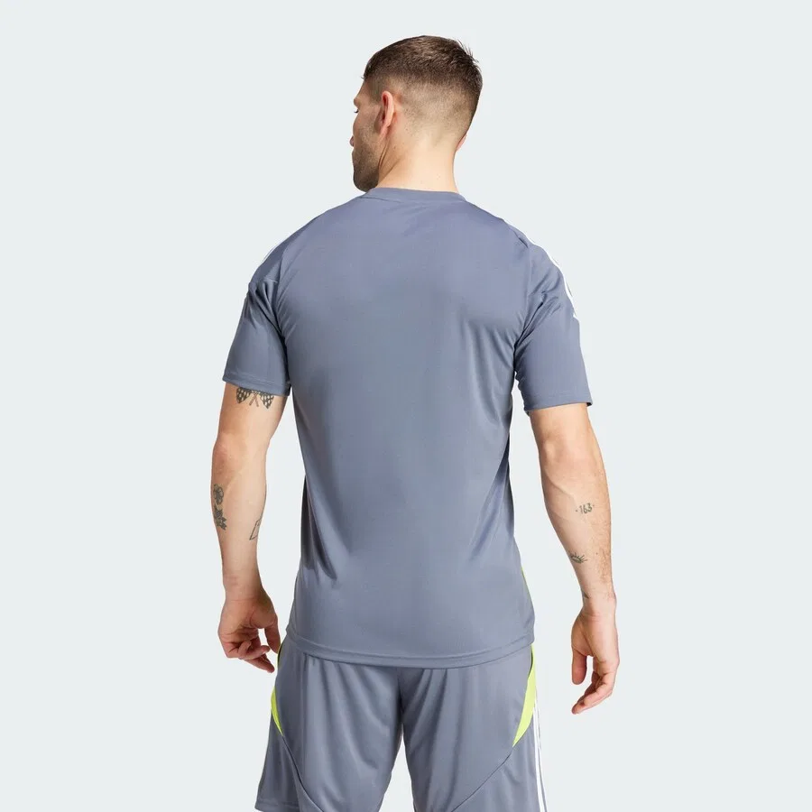 Футболка ADIDAS PERFORMANCE 'Tiro 24' серого цвета — фото 4
