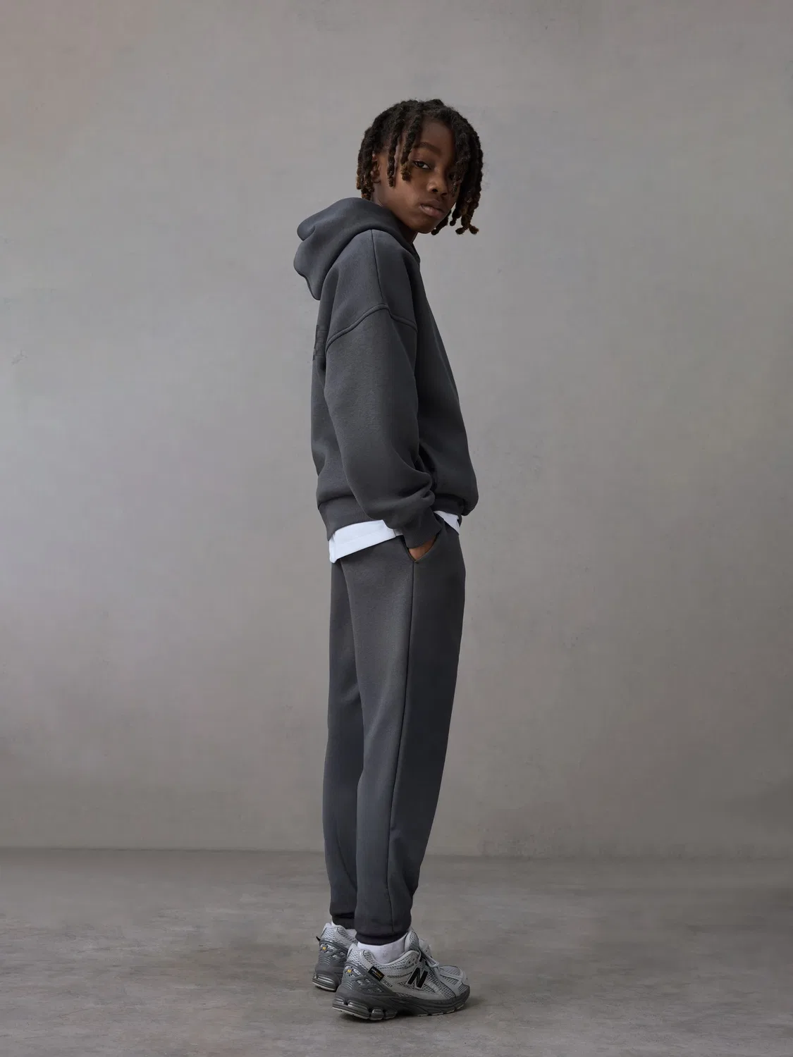 Спортивный костюм Oversized Hoodie and Joggers Set Castore, угольно-серый — фото 4