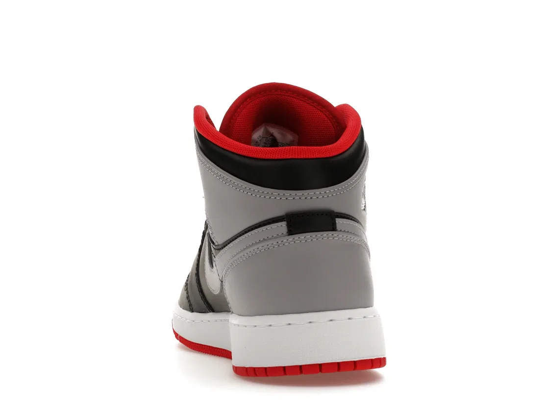 Детские кроссовки Lifestyle с перфорированным носком Jordan 1 Mid Jordan, Black/Fire Red/White/Cement Grey — фото 4