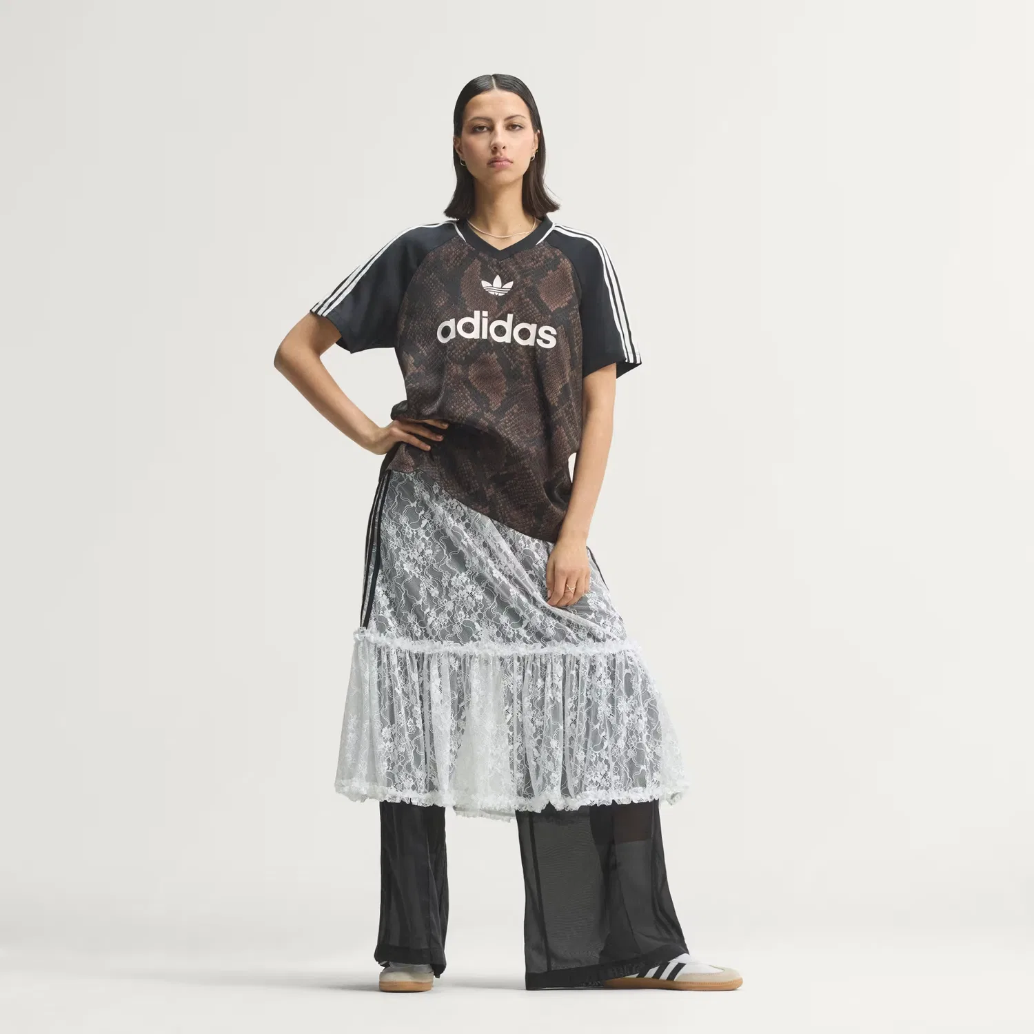 Женская футболка свободного кроя Snake Print Satin Jersey Adidas Originals, Earth Strata/Aurora Coffee