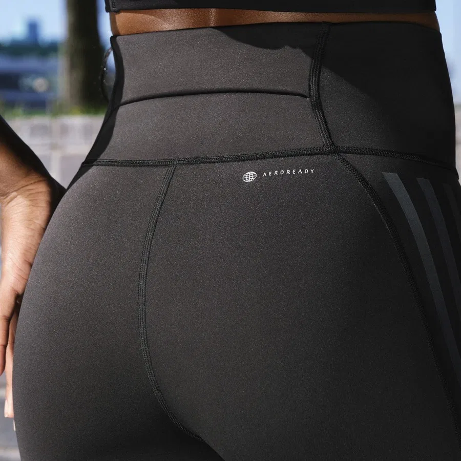 Леггинсы-шорты с карманом Dailyrun 3-Stripes Five-Inch Short Leggings adidas, Черный — фото 2