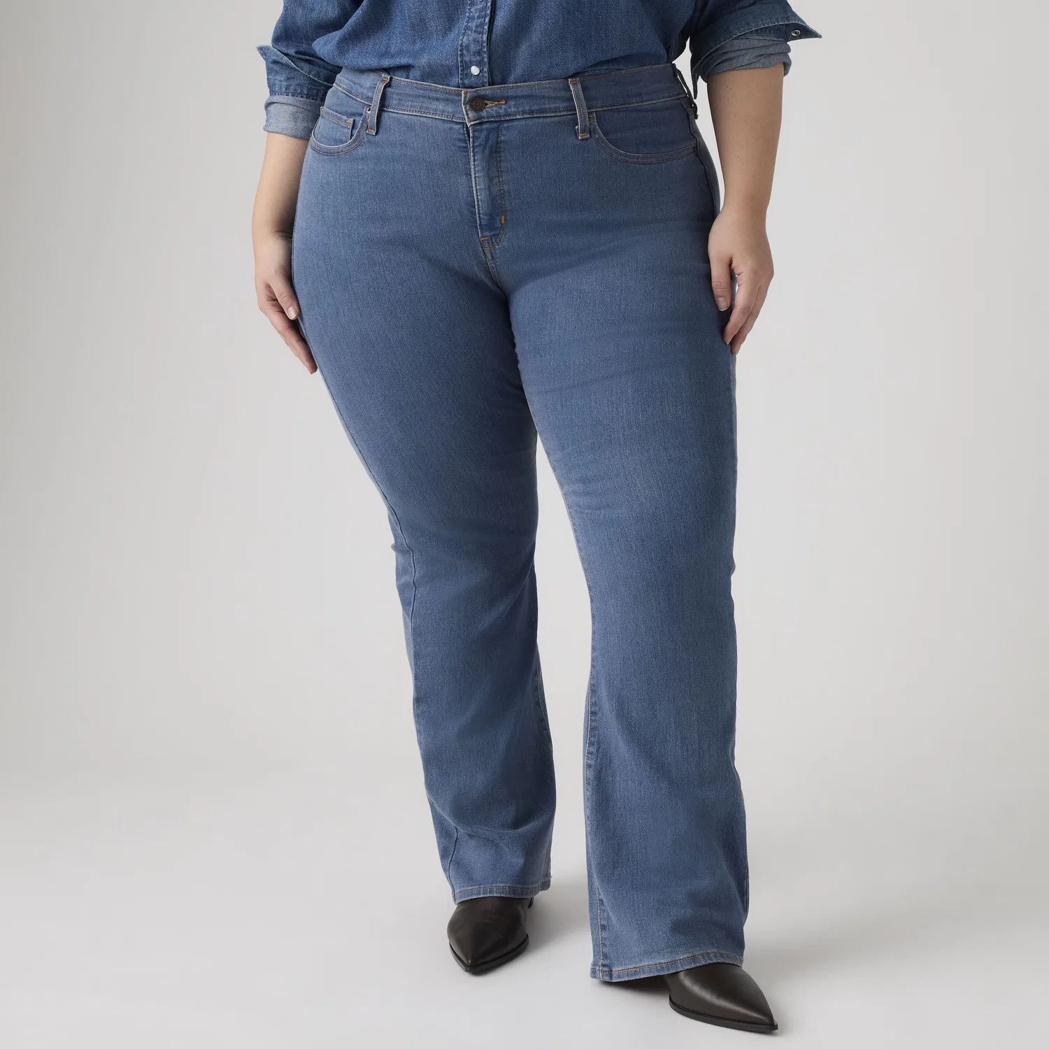 Женские джинсы-клеш 315 (большие размеры) Levi's, Medium Wash — фото 2