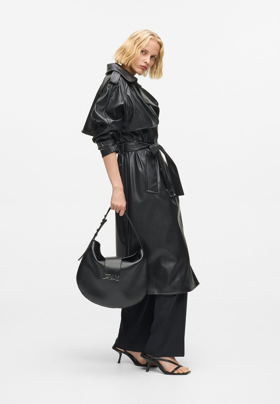 

Сумка KARL LAGERFELD SIGNATURE HALFMOON, Black-Nickel/Black