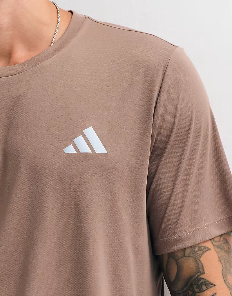 Футболка Adidas Performance Essential Run хаки — фото 2
