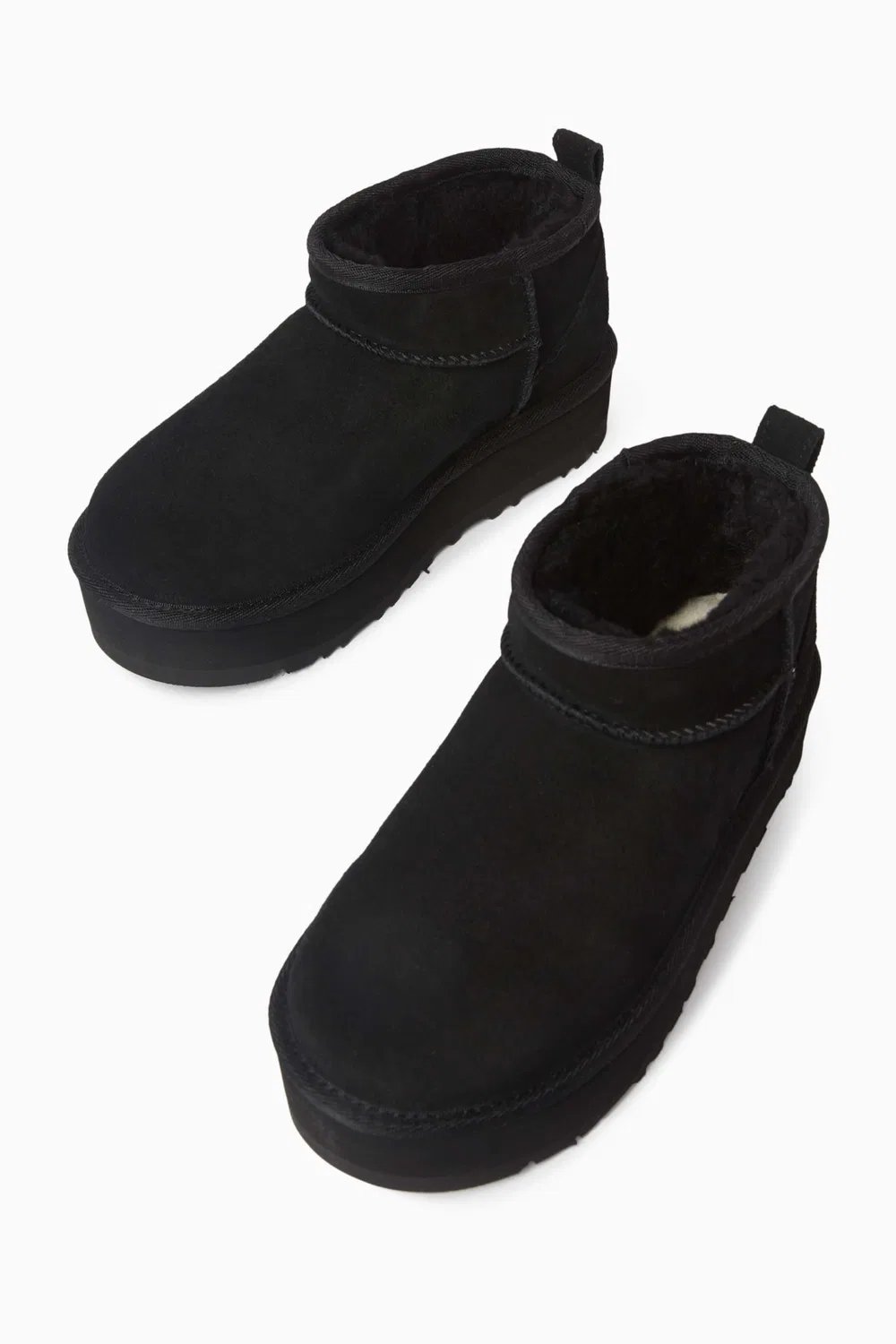 Ботинки на платформе из замши Classic Ultra Mini UGG, черный — фото 3