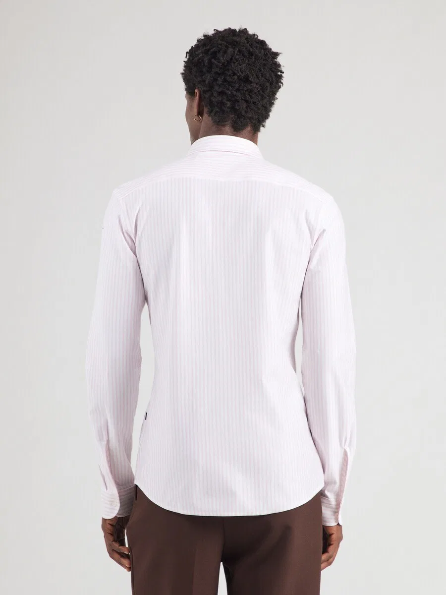 Рубашка BOSS Regular fit Button Up Shirt 'Mysoft_2' в розовом цвете — фото 4