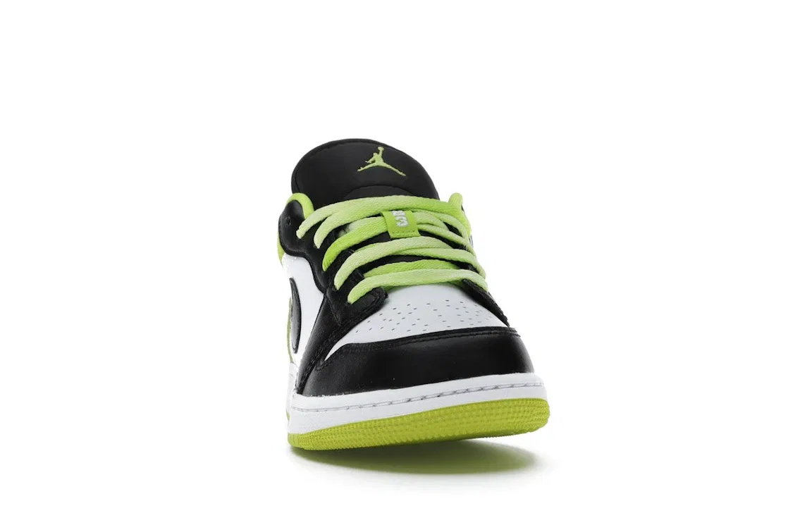 Детские кроссовки Lifestyle с моделью Jordan 1 Low Jordan, Black/Cyber-White-Black — фото 2
