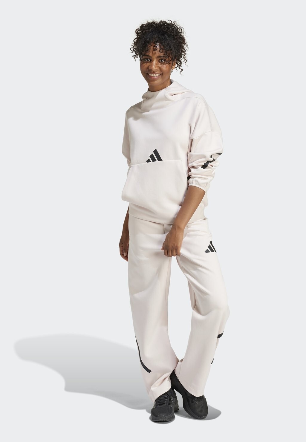 

Толстовка с капюшоном Z.N.E. adidas Sportswear, кремовый