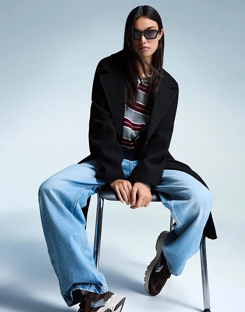 

Длинное мягкое пальто Bershka черного цвета