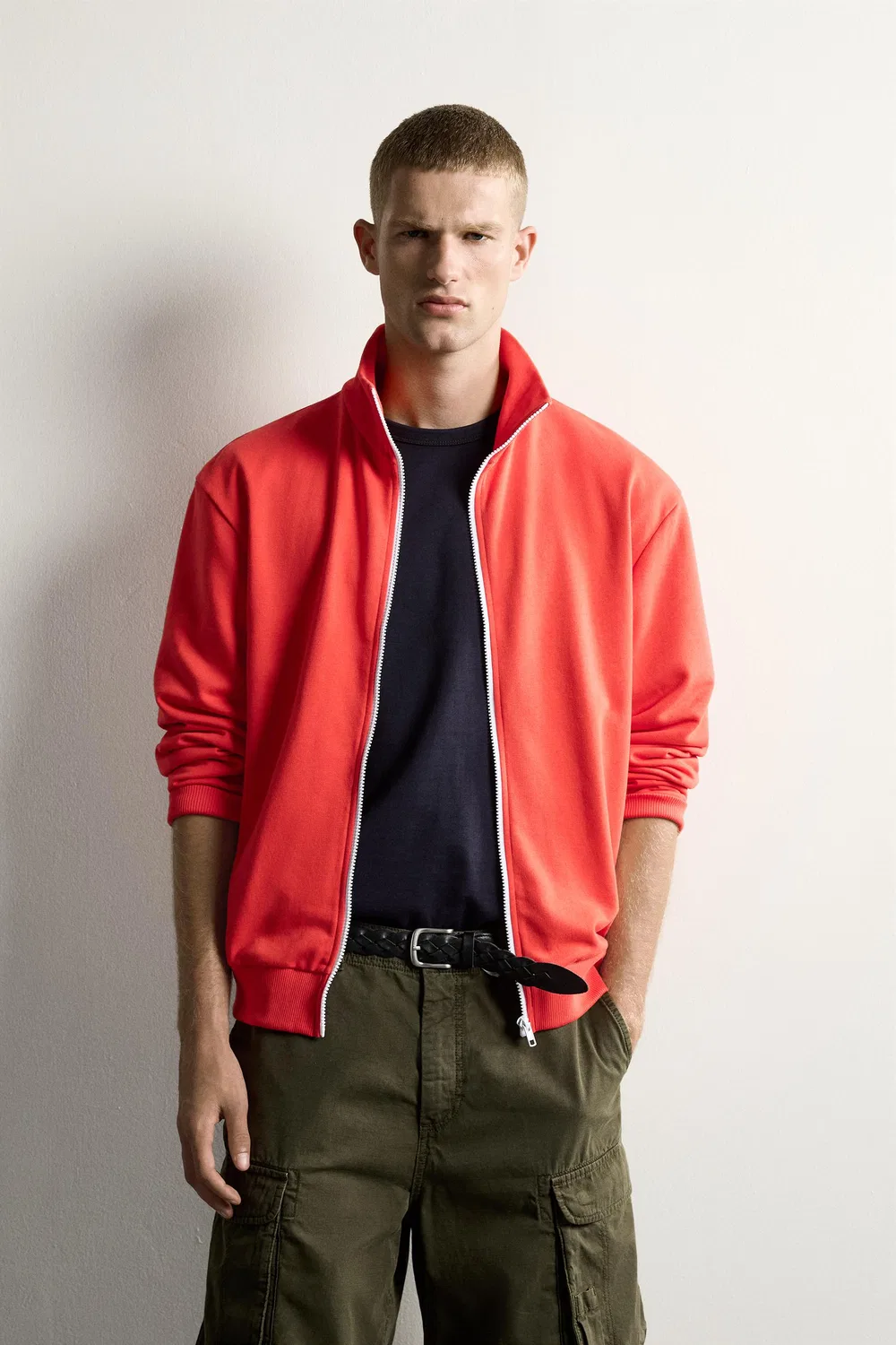 Толстовка свободного кроя с контрастной застежкой-молнией ZARA, Red/Orange — фото 2