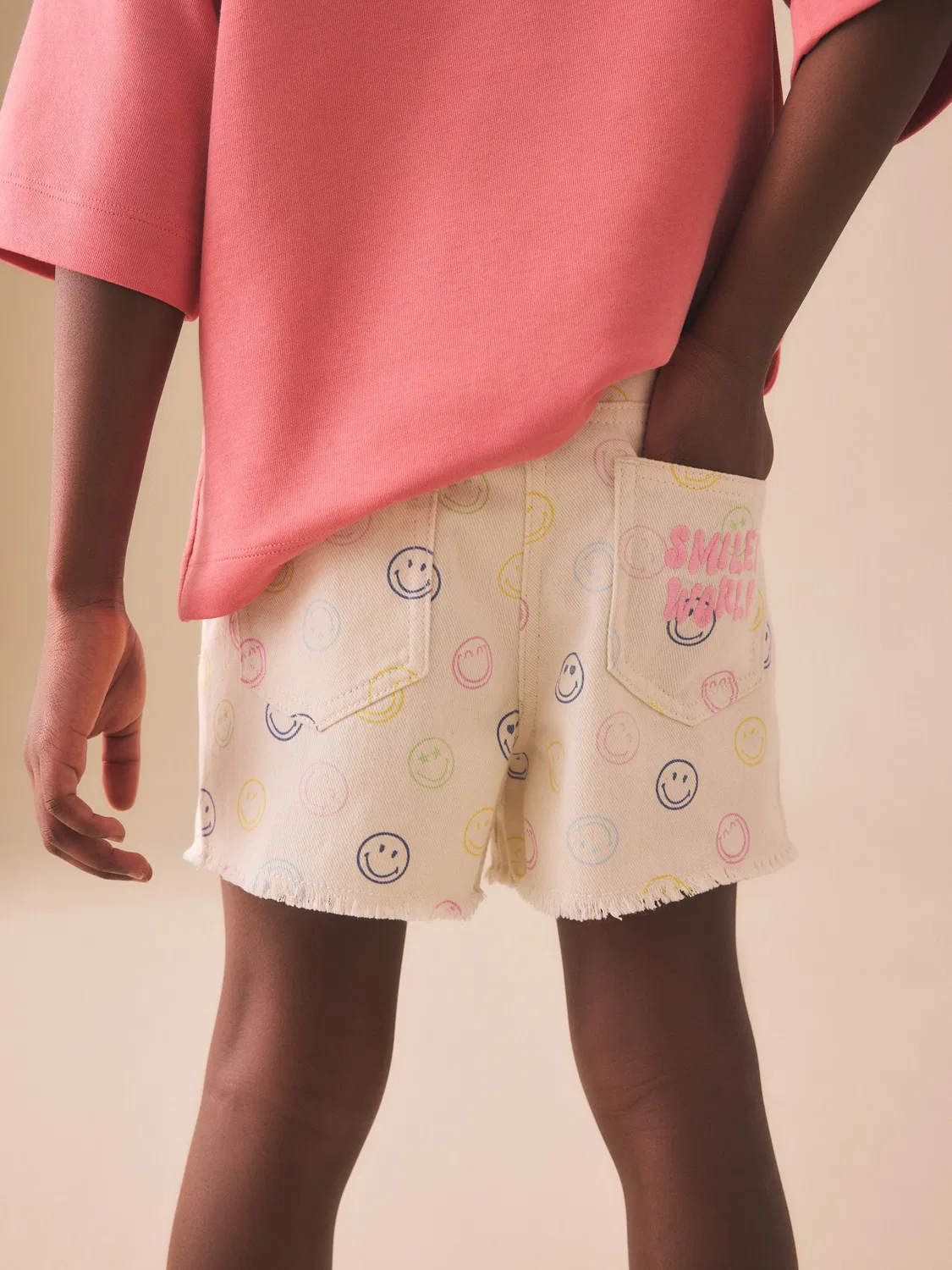 Шорты джинсовые с бахромой, Smiley World Next, Экрю Мультиколор — фото 3