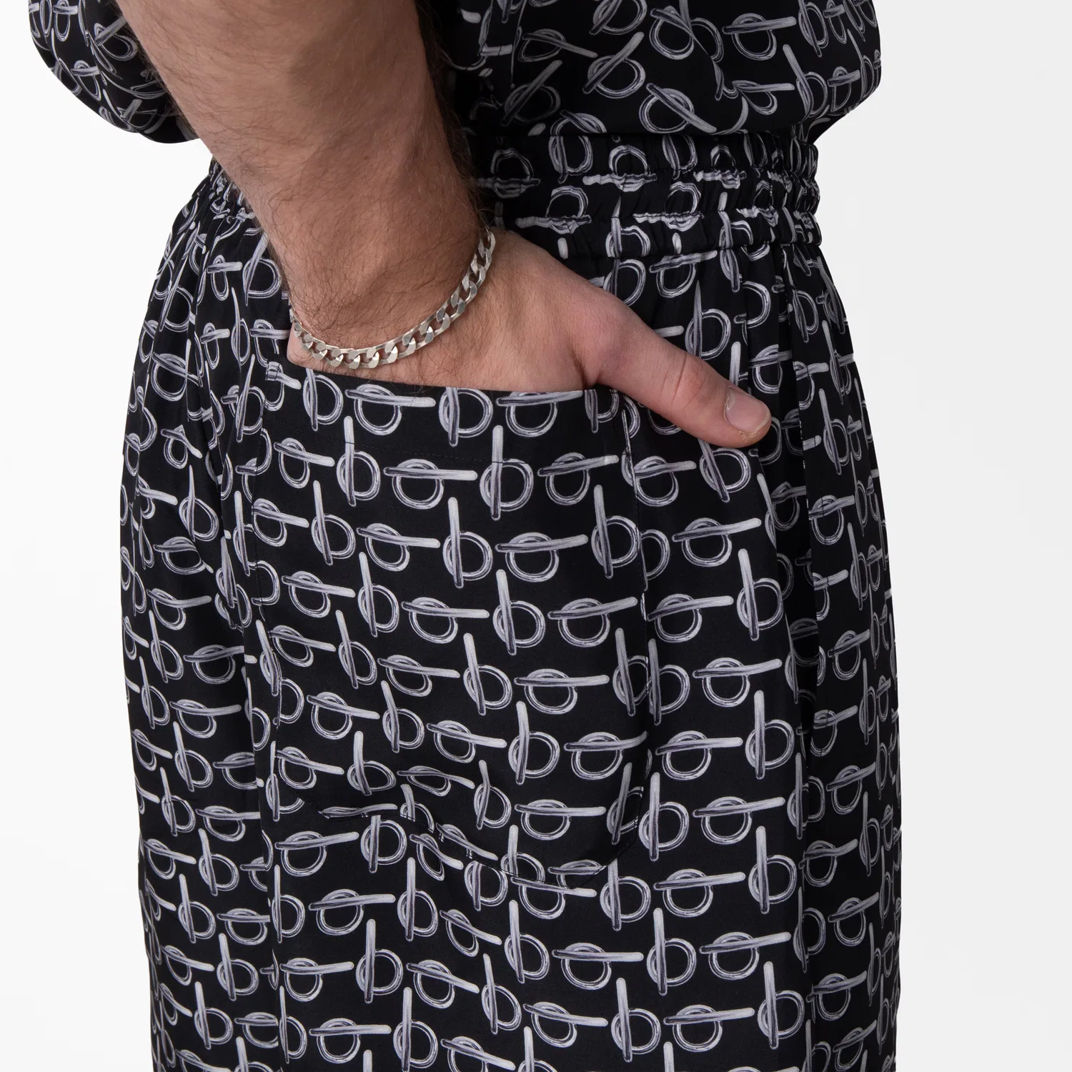 Шорты из шелка с принтом Monogram B Burberry, Silver/Black — фото 2