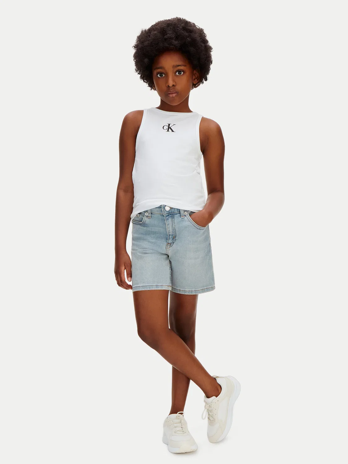 Джинсовые шорты стандартного кроя для девочки Calvin Klein Jeans, голубой — фото 2