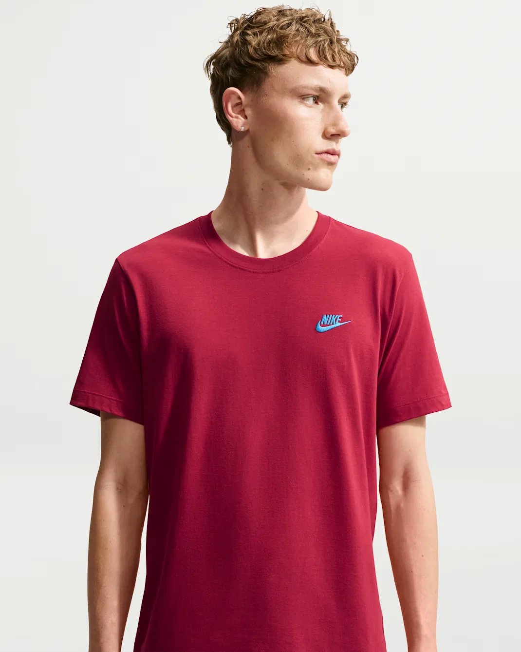 Мужская футболка Nike Sportswear Club, Tough Red/Football Blue