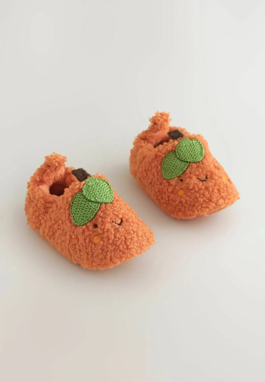 Обычная посадка - детские тапочки с рисунками персонажей Next, Orange Pumpkin — фото 2