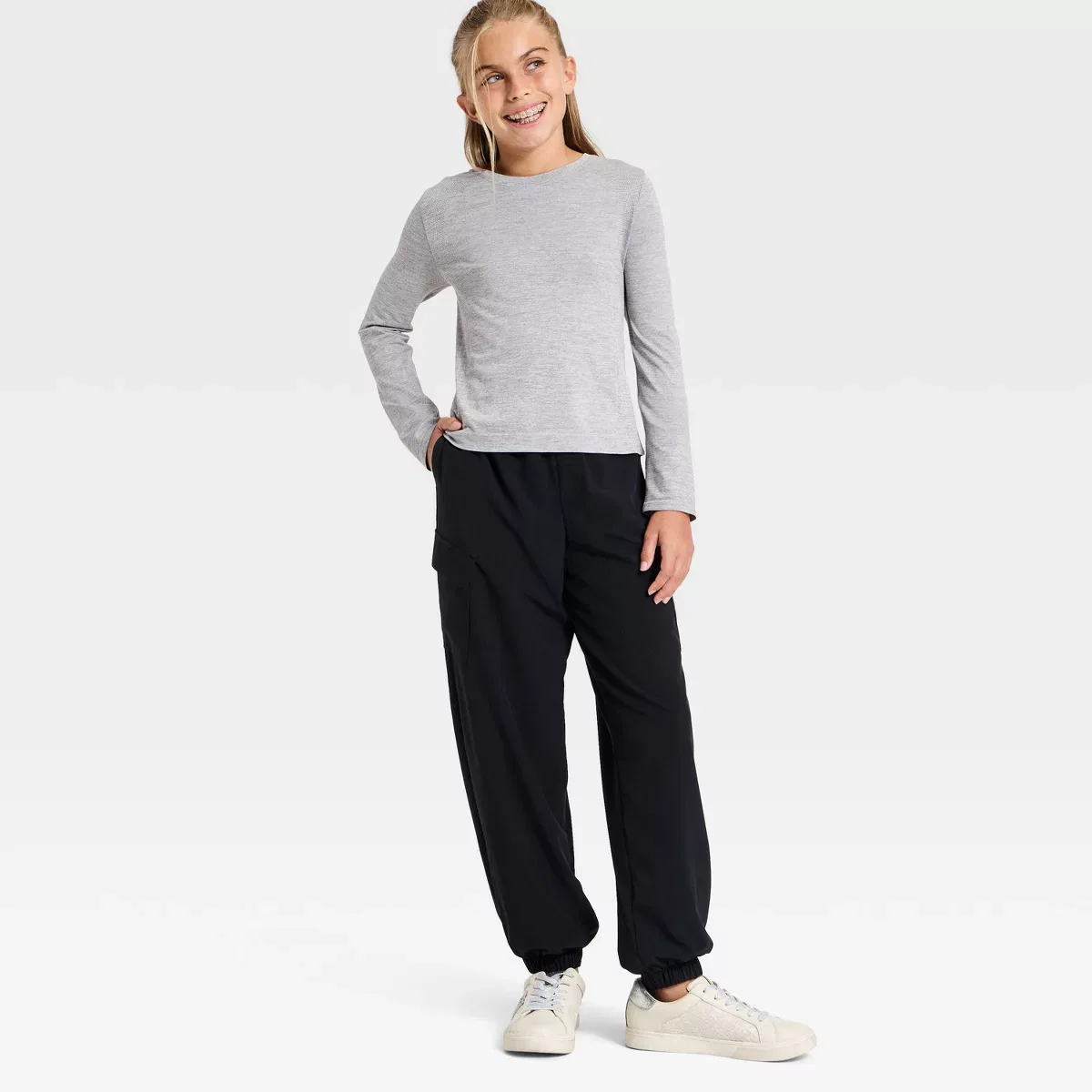 Детские джоггеры для девочек с принтом Active Light High-Rise Cargo Jogger KIDS PERFORMANCE, Black — фото 3