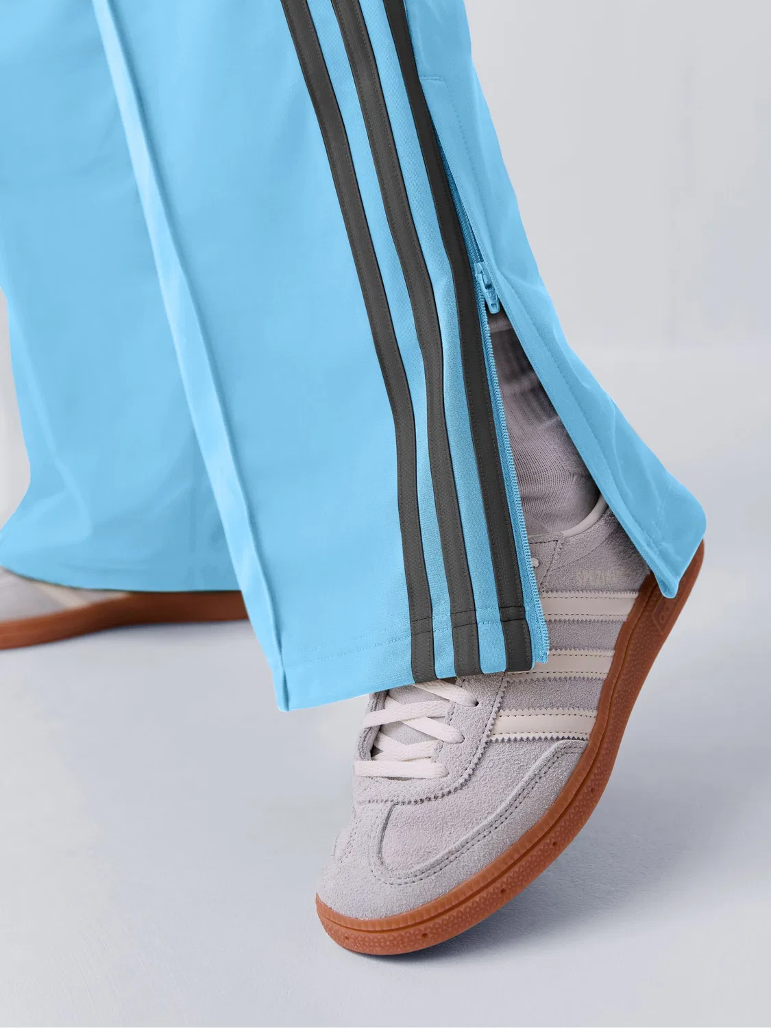 Спортивные штаны свободного кроя, модель Firebird, adidas Originals, синий — фото 4