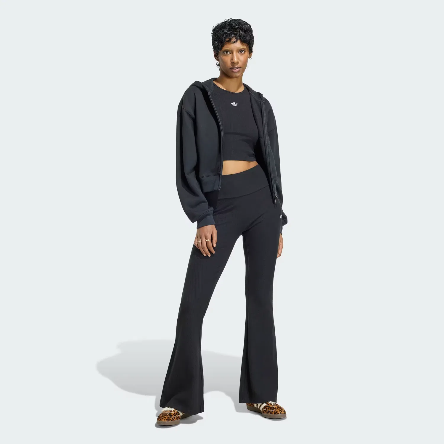 Женские расклешенные легинсы из рубчатого трикотажа Essentials Rib Flared Adidas Originals, черный — фото 3