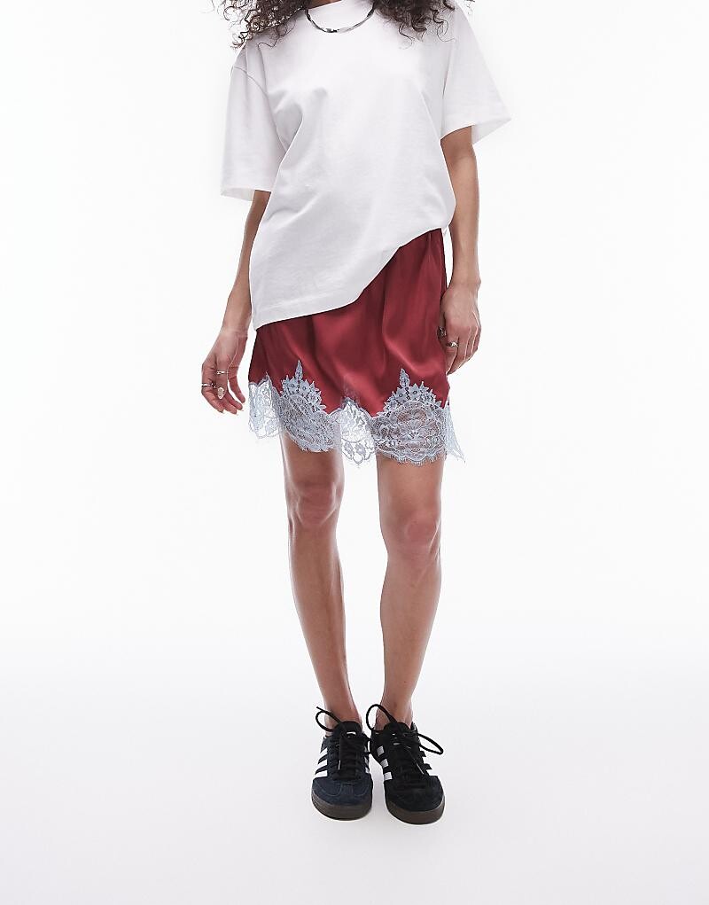 

Topshop – красная атласная мини-юбка с голубым кружевом