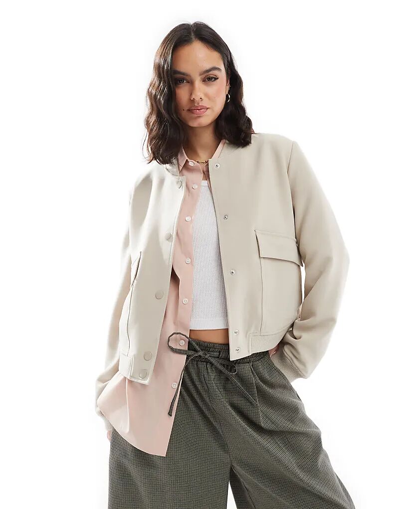 

Куртка-бомбер с карманами кремового цвета Vero Moda