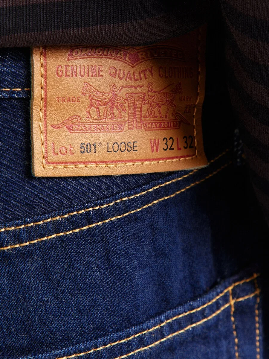 Джинсы LEVI'S свободного кроя '501 LOOSE' темно-синего цвета — фото 2