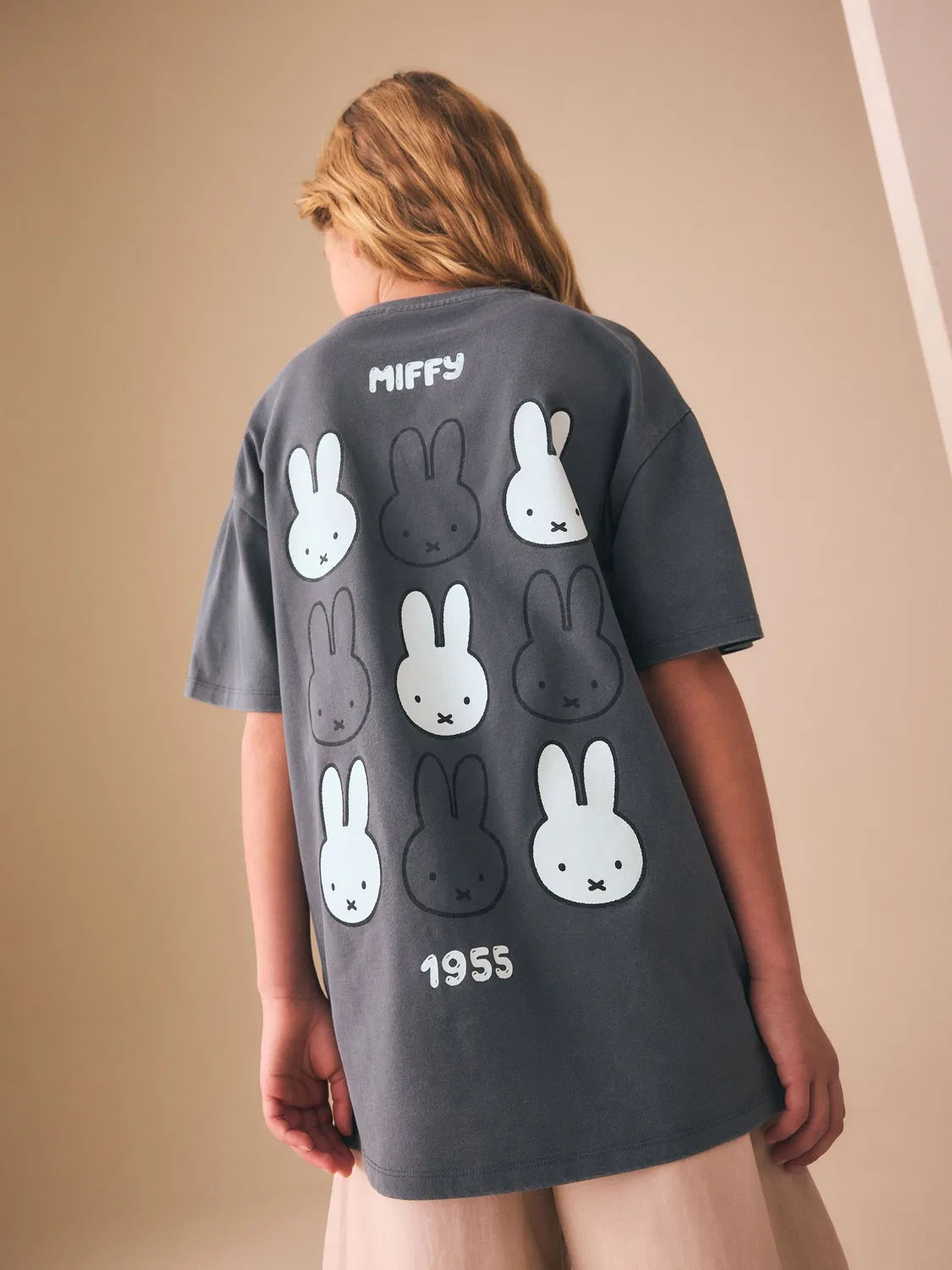 Футболка оверсайз с графическим принтом Miffy Next, угольный — фото 3