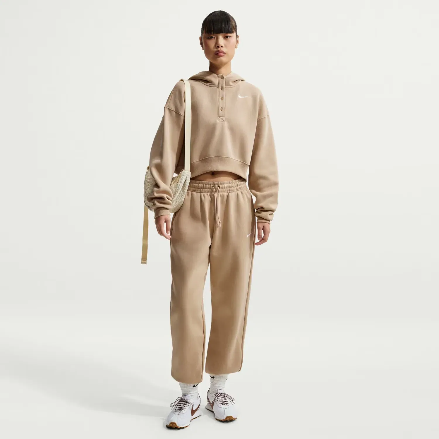 Женская укороченная худи с флисом Nike, Marrón — фото 3