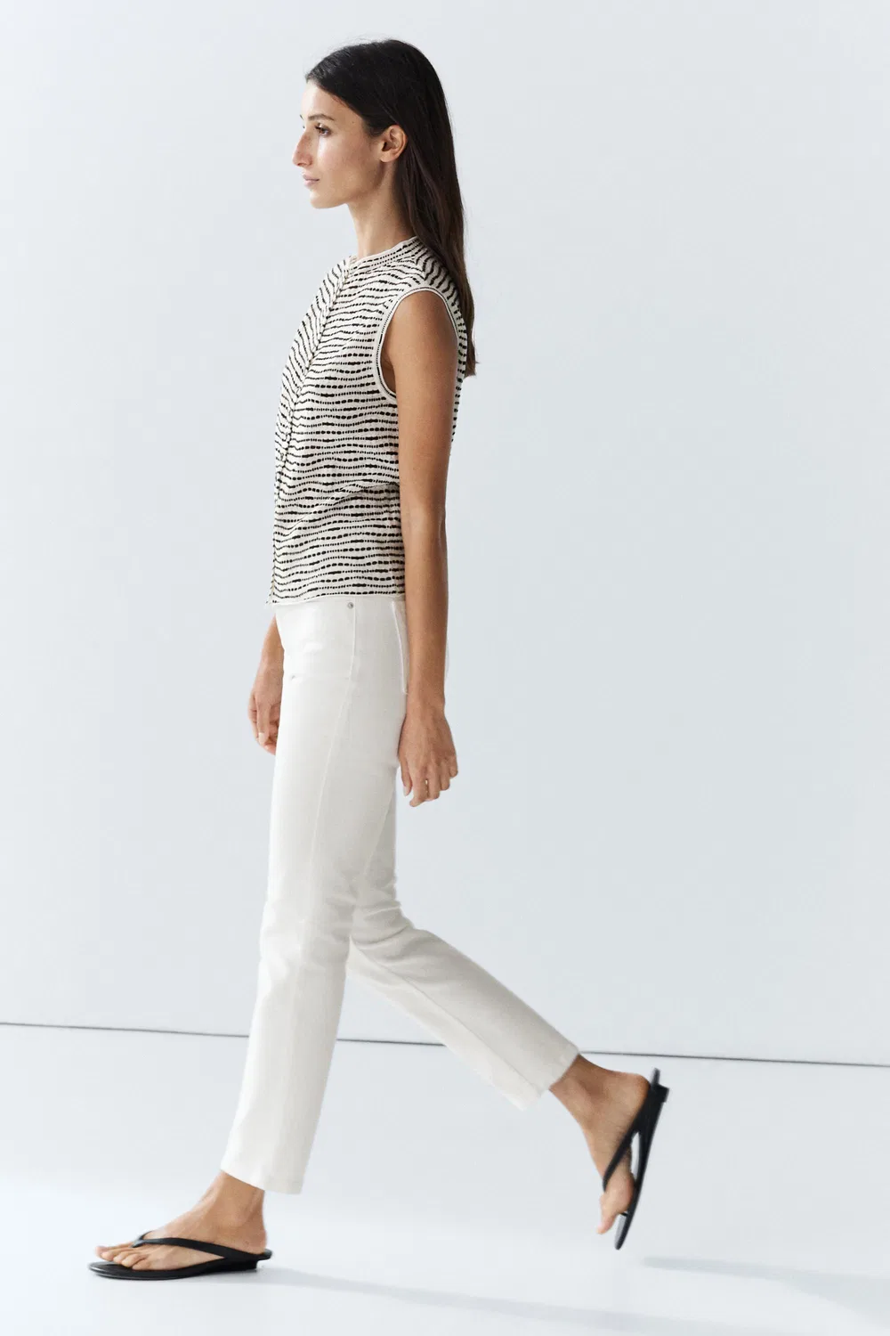 Жилет Massimo Dutti High-neck Textured, кремовый — фото 4