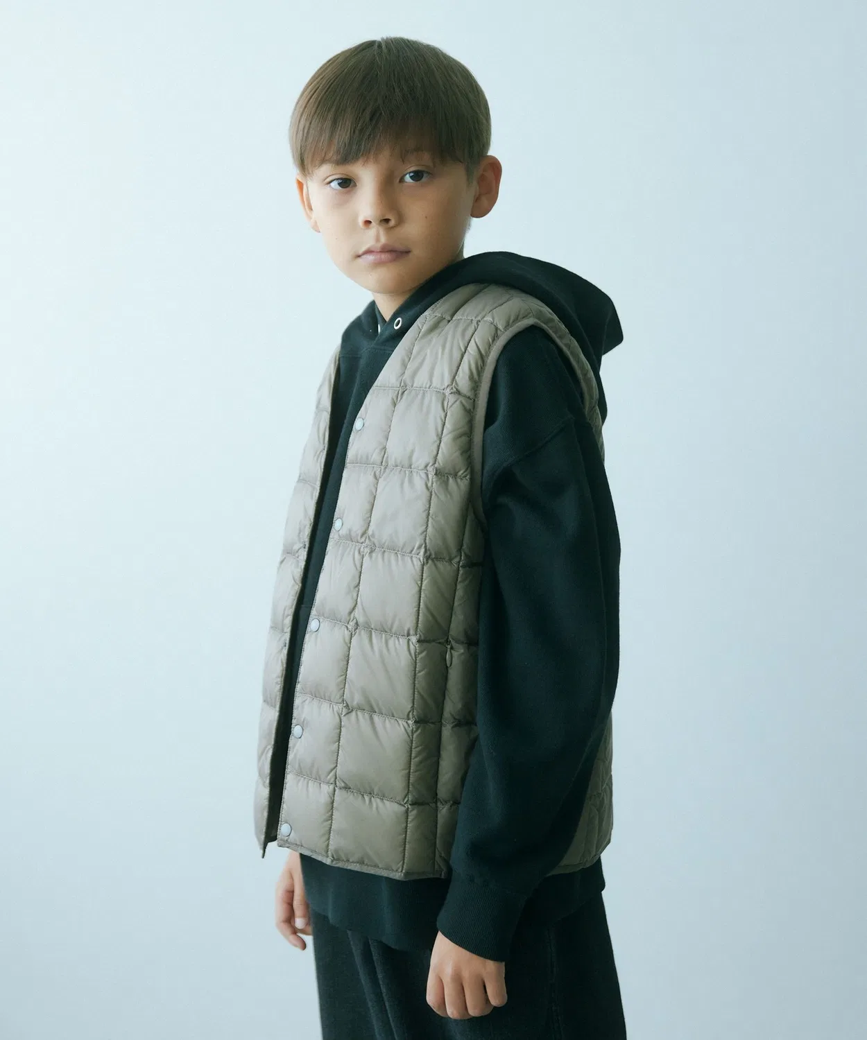 Детский жилет стеганый с V-образным вырезом TAION KIDS LINE green label relaxing, Beige