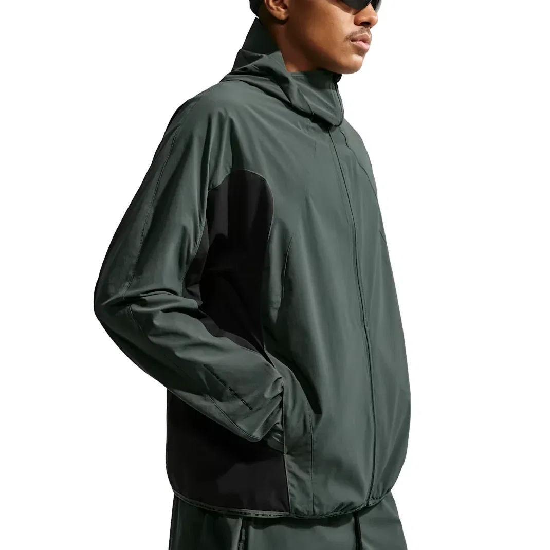 Мужская куртка Tech Helios Dri-FIT Shell 'Camo Green Black' Nike, Camo Green/Black — фото 2
