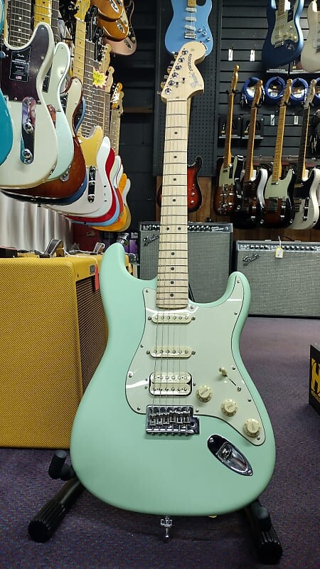 

Американский исполнитель Fender Stratocaster HSS American Performer Stratocaster HSS