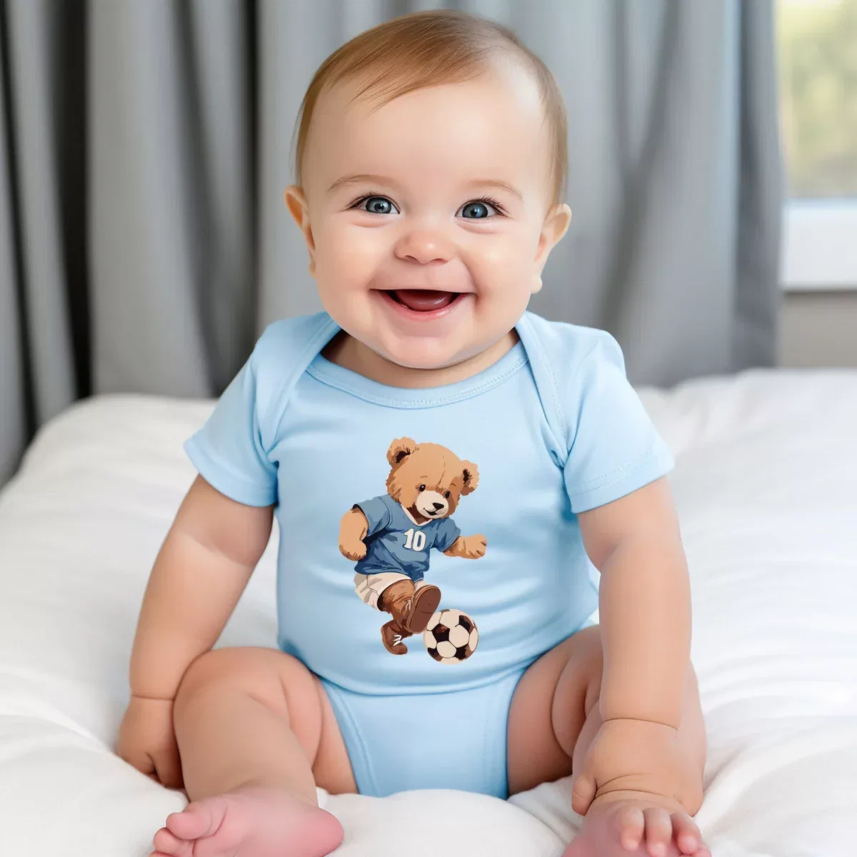Детский боди с коротким рукавом с принтом Watercolor Soccer Bear The Juniper Shop, Light Blue — фото 3