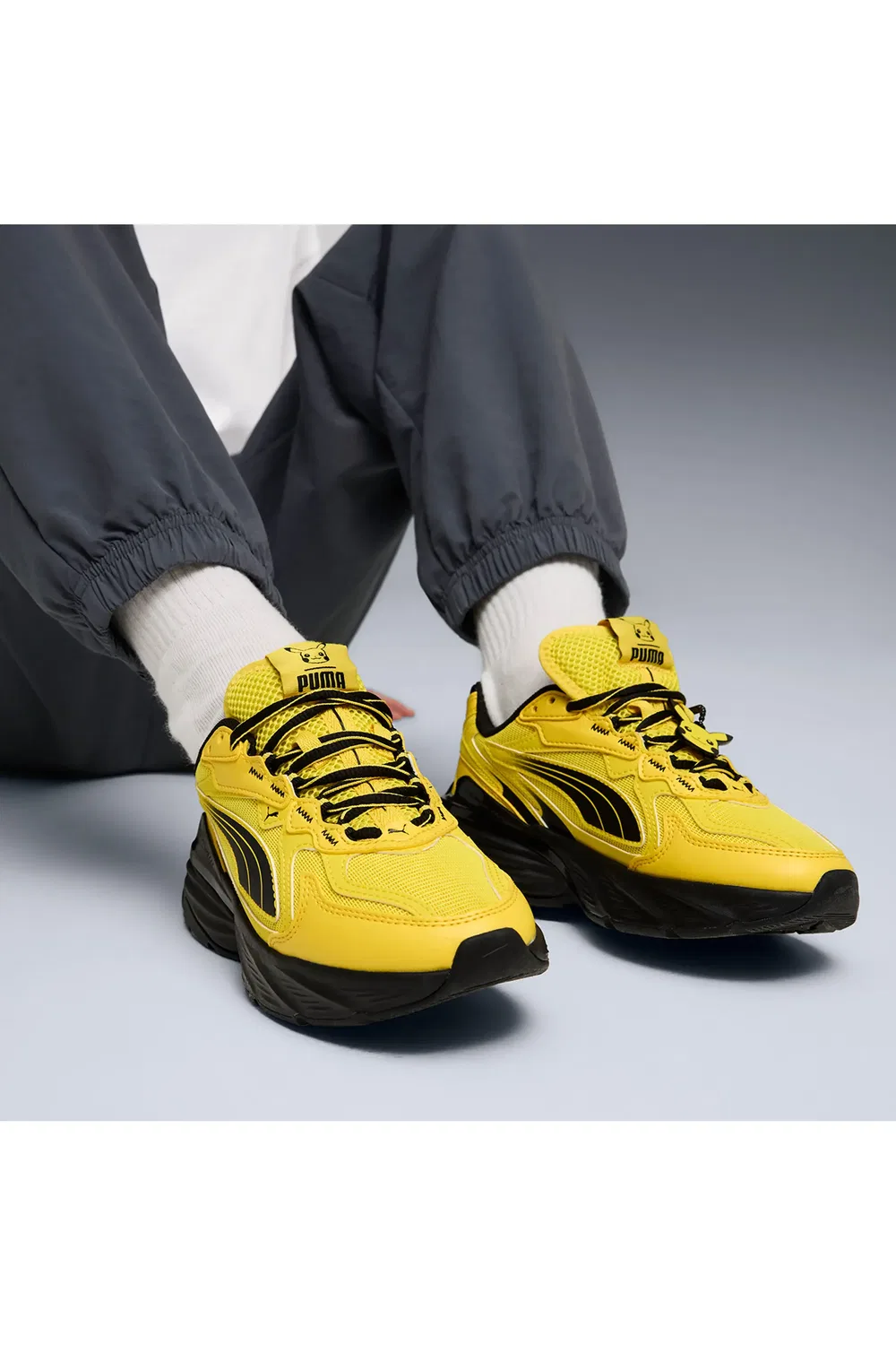 Детские кроссовки с подвеской Пикачу Fade NITRO Pikachu PUMA, Energizing Yellow/Puma Black — фото 2