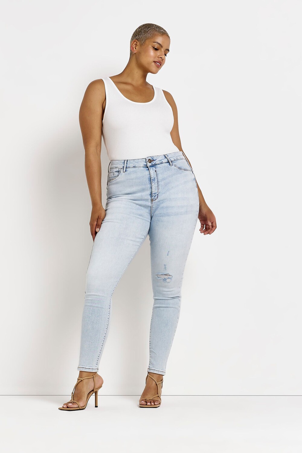 

Светлые джинсы Kennington Sculpt Plus с высокой посадкой River Island, синий
