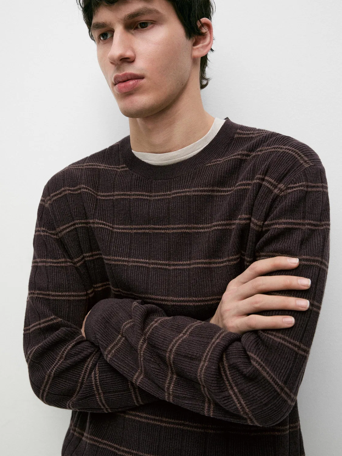 Вязаный свитер в полоску с круглым вырезом Massimo Dutti, коричневый — фото 4