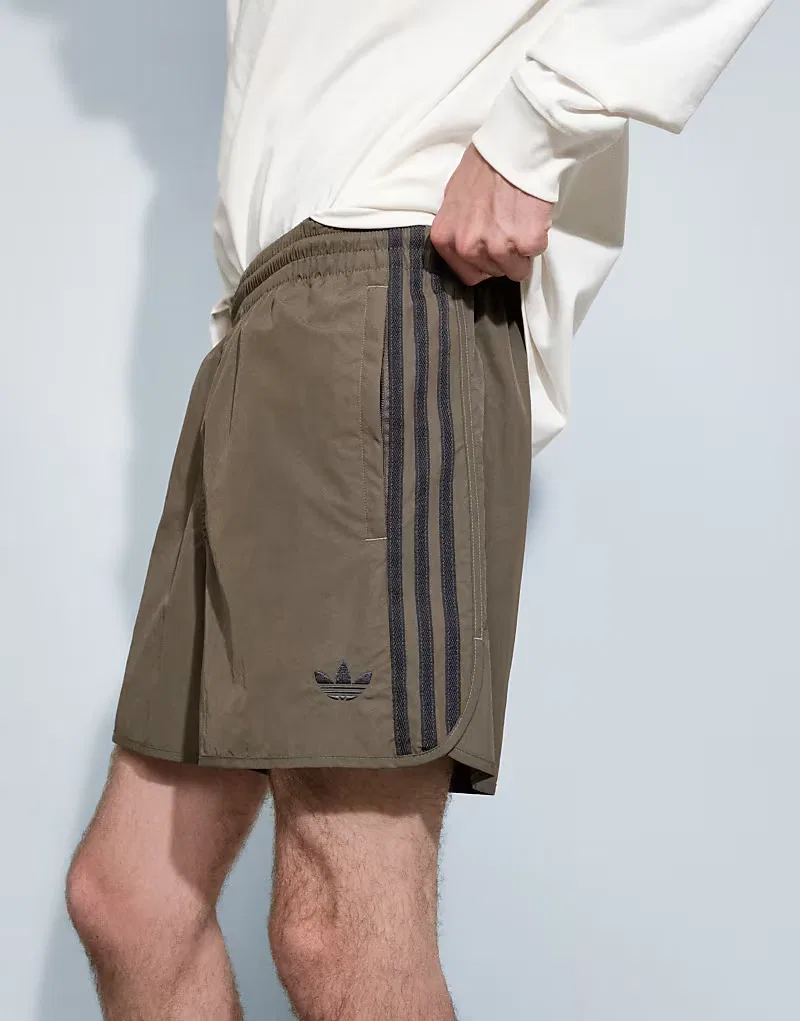 Спринтерские шорты Adidas Originals с тремя полосками, хаки — фото 3