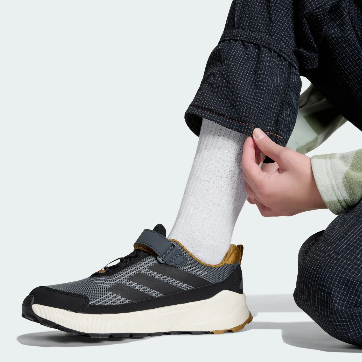 Детские карго-брюки с технологией Clima365 Terrex Kids Xploric CLIMA365 Adidas, Schwarz — фото 4